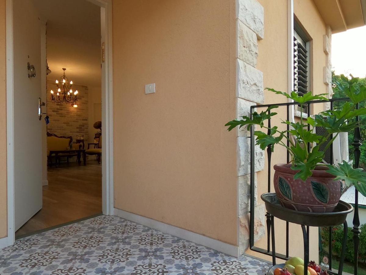 Orlinka Hotel Tirat Yehuda Exterior foto